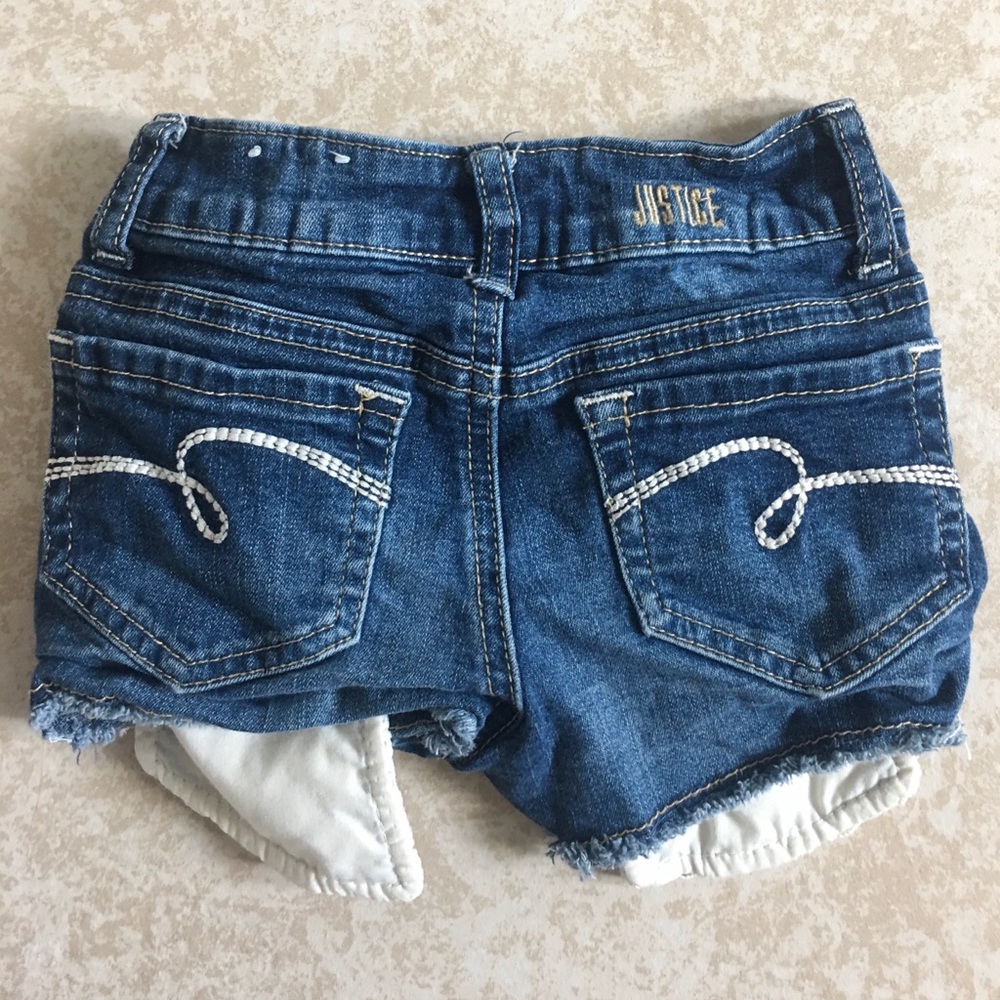 Shorts - Picture 2 of 3